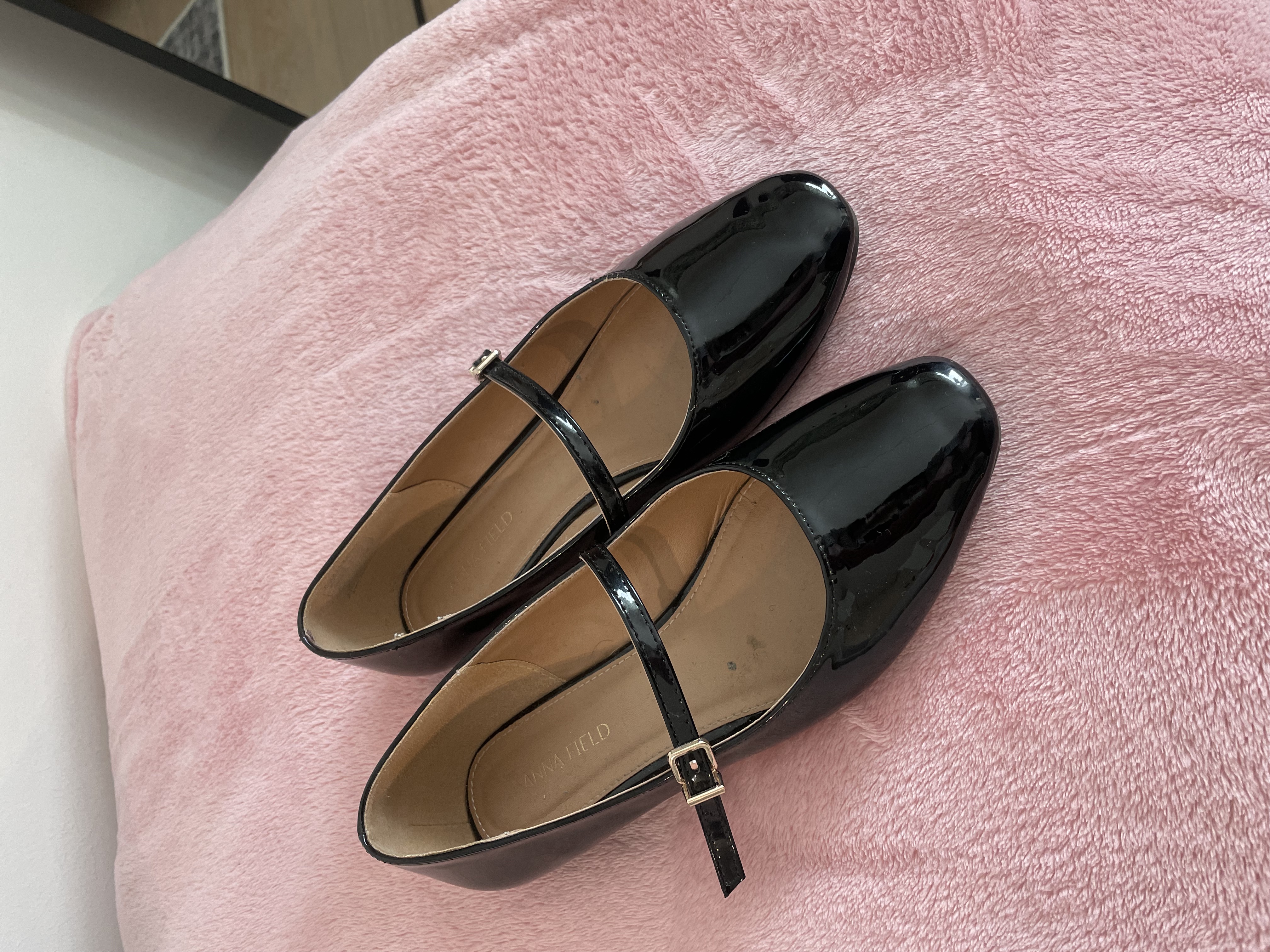 Mustat ballerinat